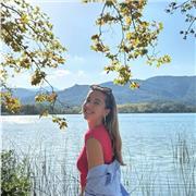Lingüista y copywriter (redactora) que tiene experiencia en dar clases de idiomas particulares y en academia.